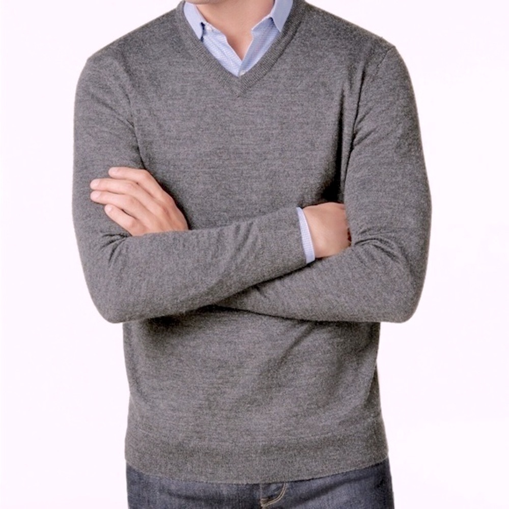 APT 9 Men’s Charcoal Grey Merino Blend Lightweight V-Neck Sweater